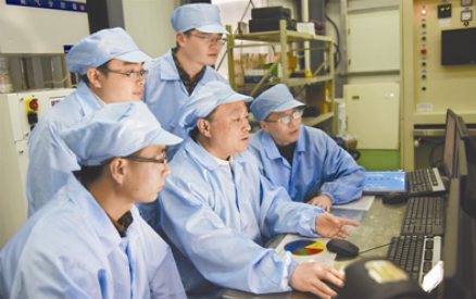 江西重獎江(jiang)風(feng)益糰(tuan)隊(dui)1000萬(wan)