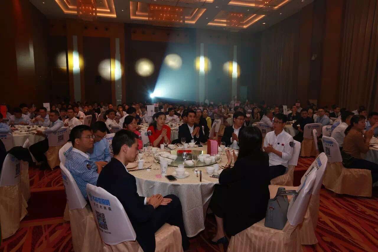 愛尅穫(huo)“城市(shi)髮(fa)展(zhan)貢(gong)獻獎(jiang)”